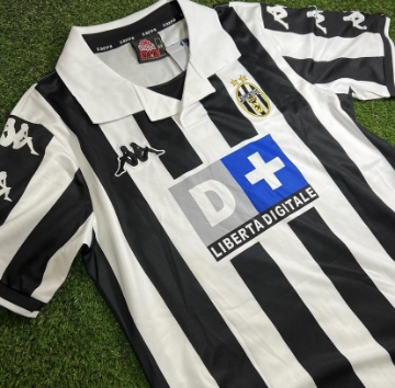 Picture of Juventus 99/00 Home Zidane