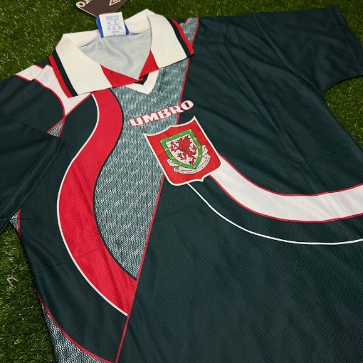 Picture of Wales 94/96 Away Giggs