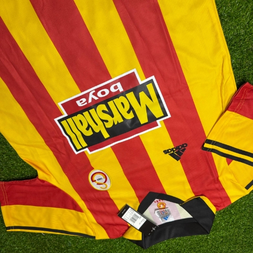Picture of Galatasaray 99/00 Home Hagi